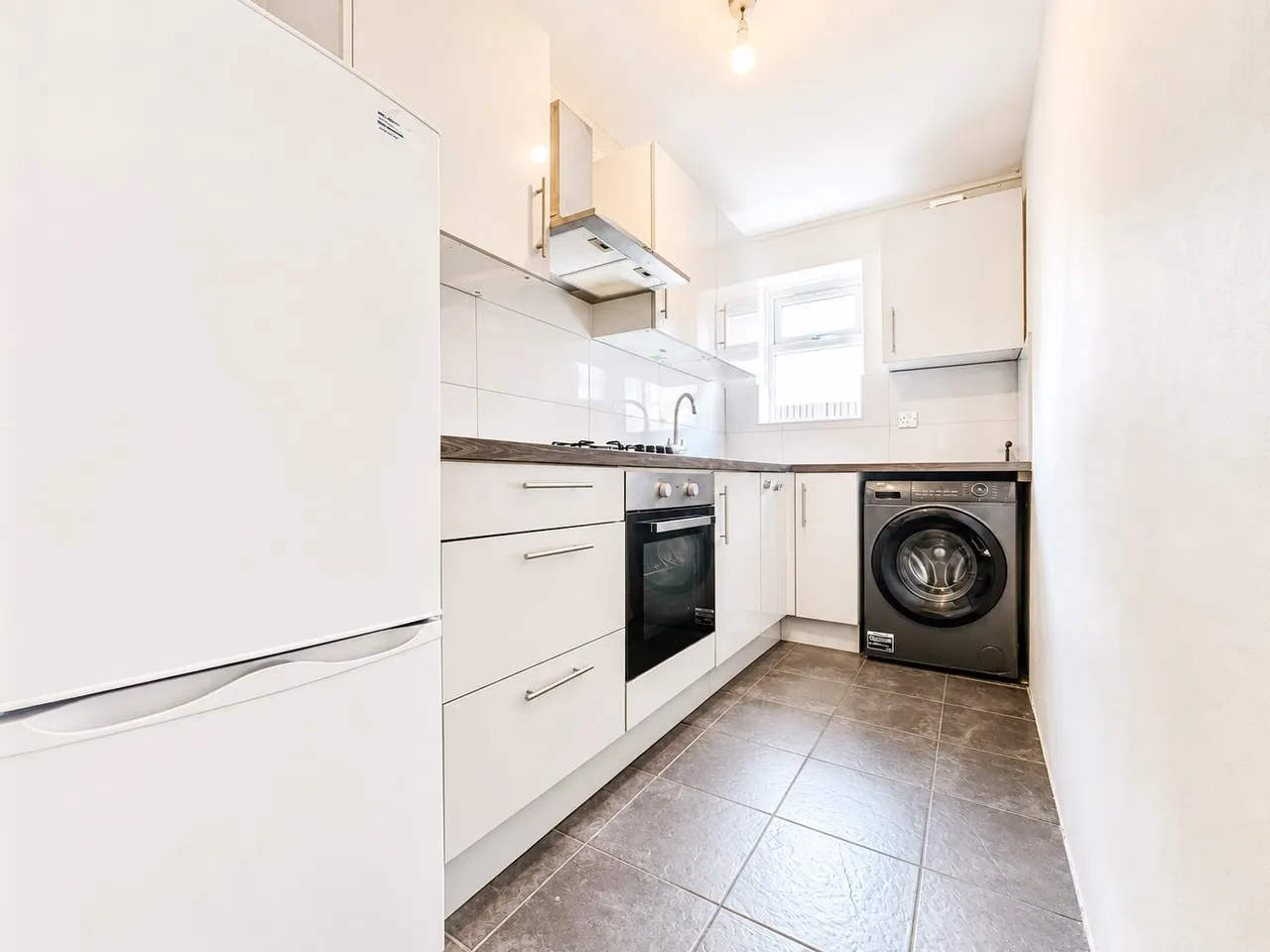 Downham Way, Bromley, BR1 5HU, photo 3