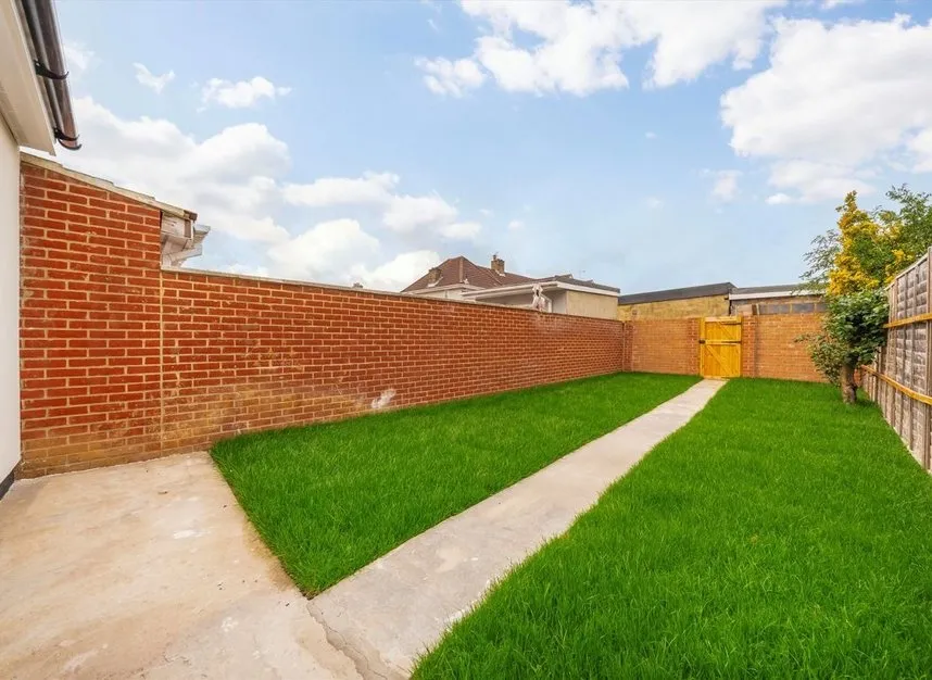 Cromwell Road, Hounslow, TW3, photo 6