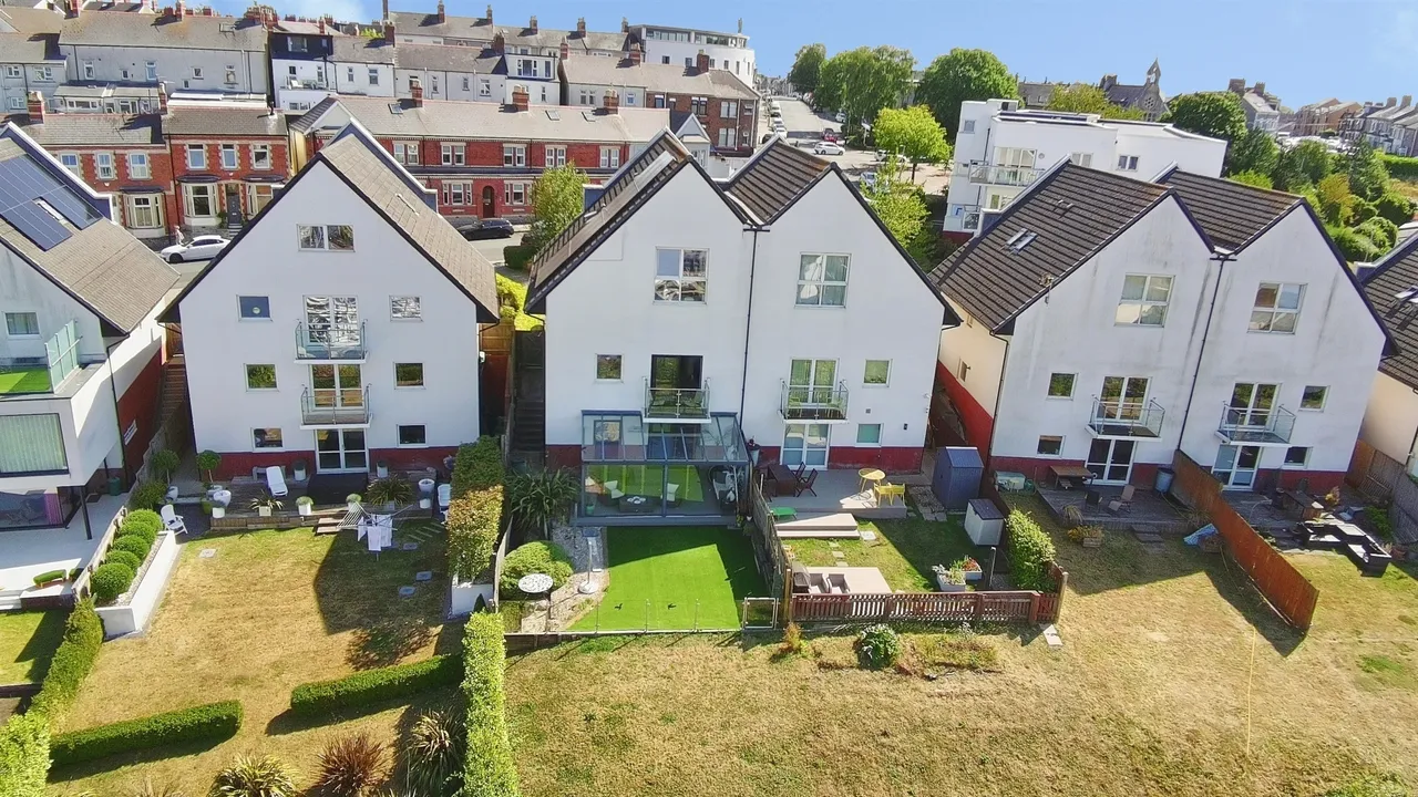 Royal Close, Penarth, CF64, photo 28