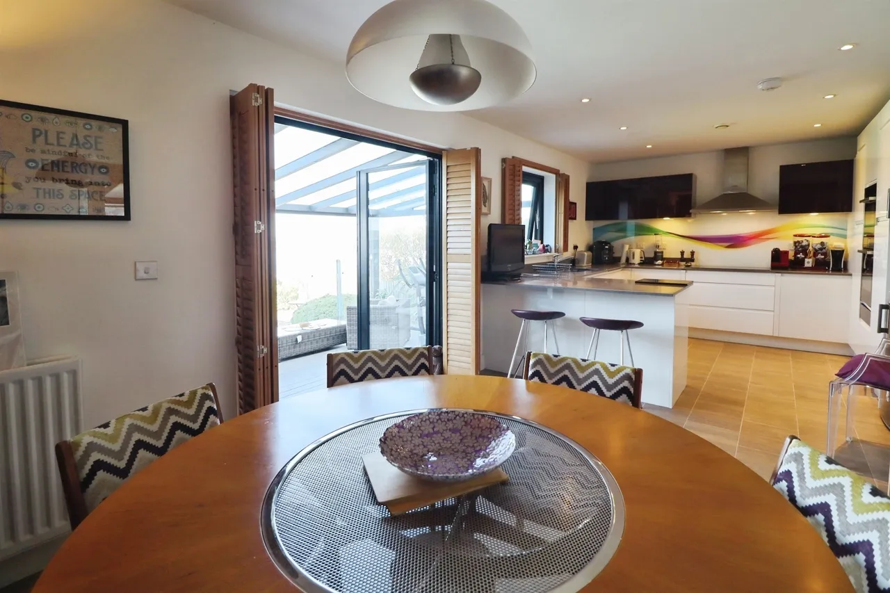 Royal Close, Penarth, CF64, photo 8