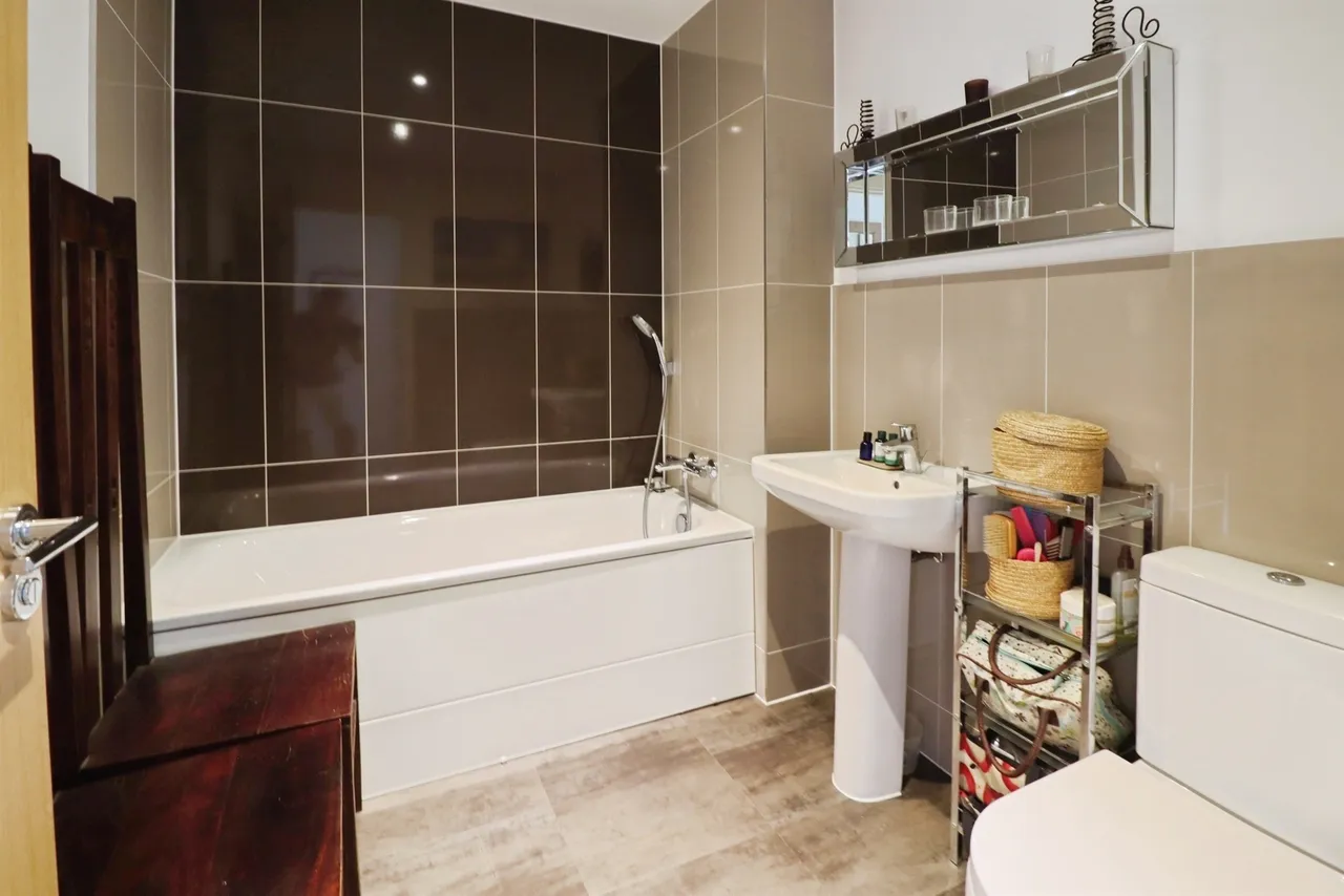 Royal Close, Penarth, CF64, photo 21