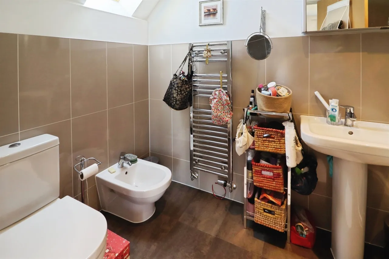 Royal Close, Penarth, CF64, photo 17