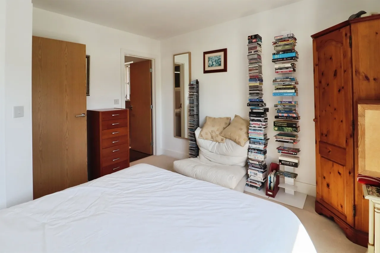 Royal Close, Penarth, CF64, photo 24