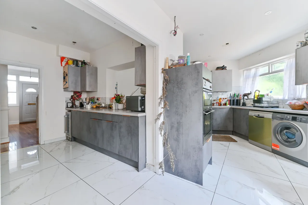50 Bishops Park Road, London, photo 3