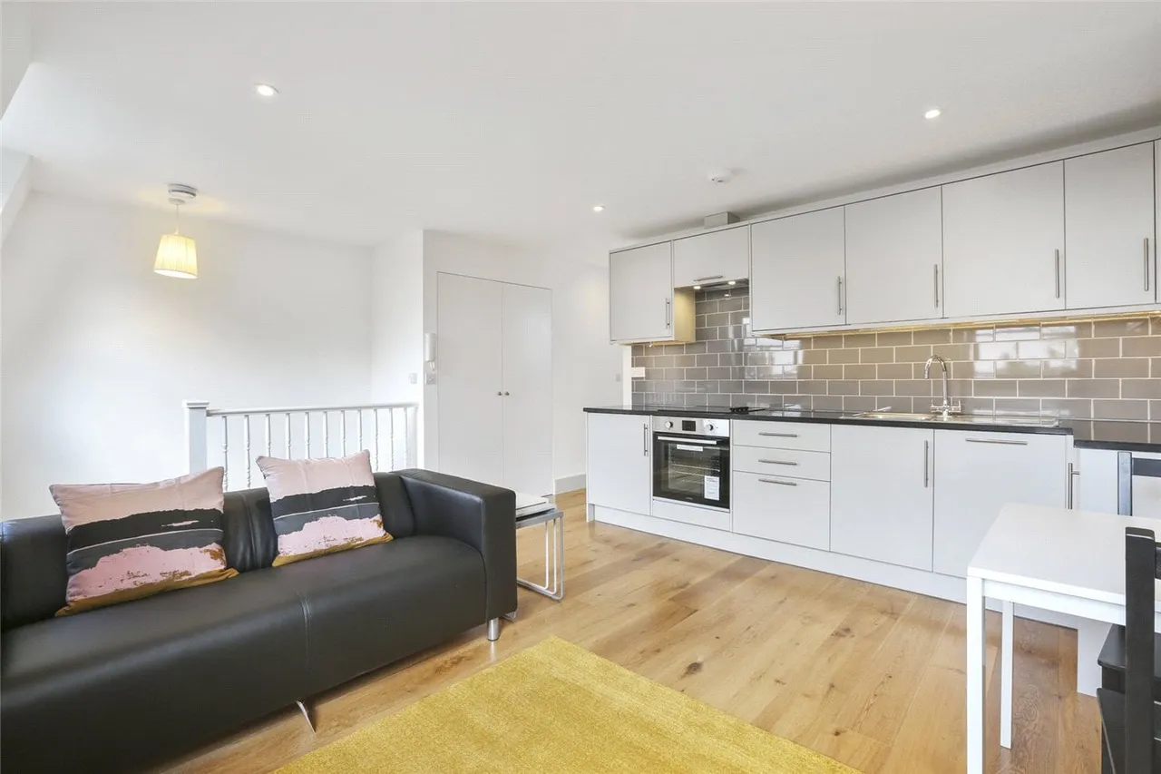 Coverdale Road, London, W12, photo 2