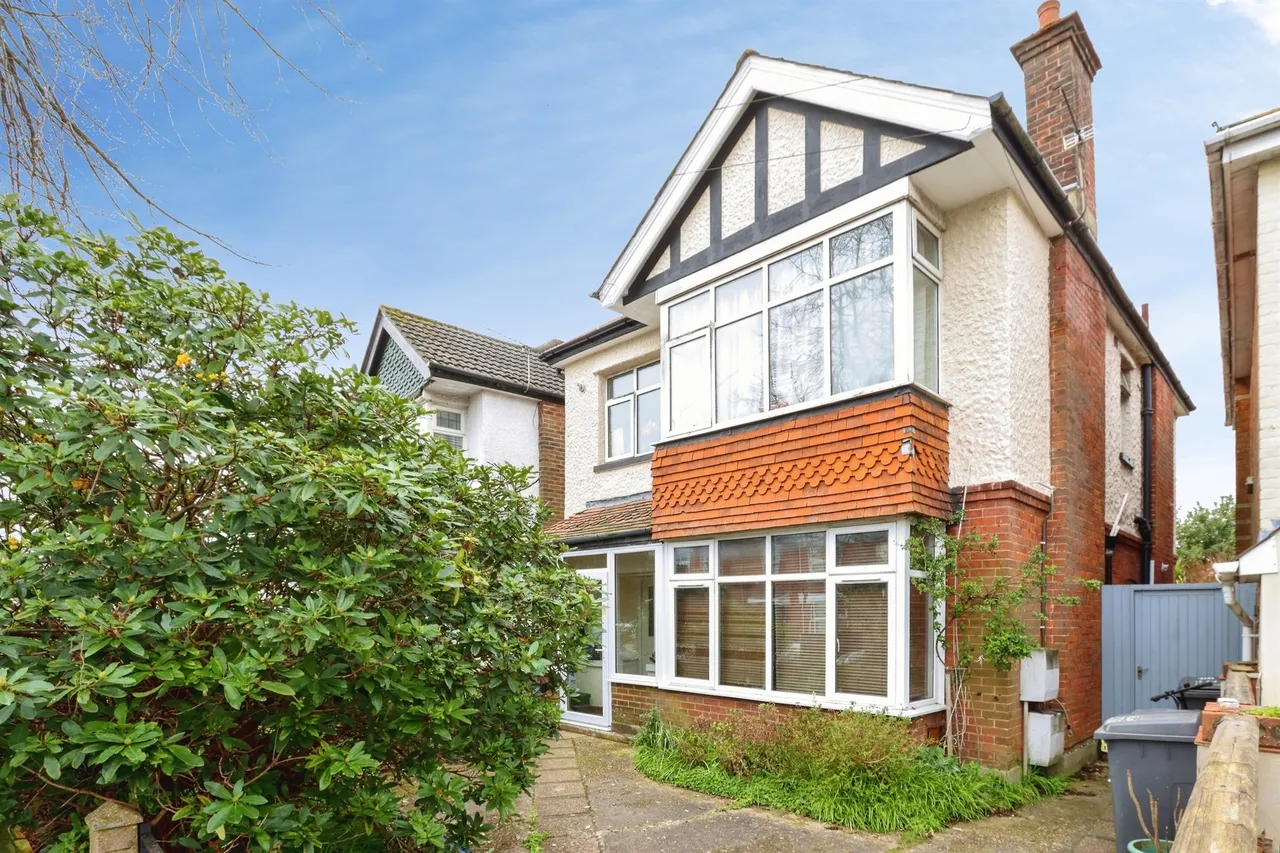 2 bed flat for sale — Edgehill Road, Bournemouth