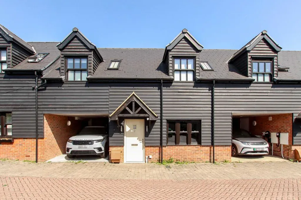 3 bed house for sale — Kingsland Road, Hemel Hempstead, Hertfordshire, HP1 1QD