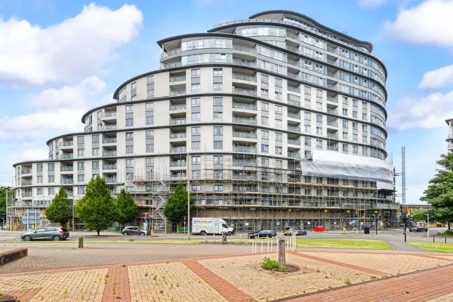 1 bed flat for sale, Station Approach, Woking, GU22