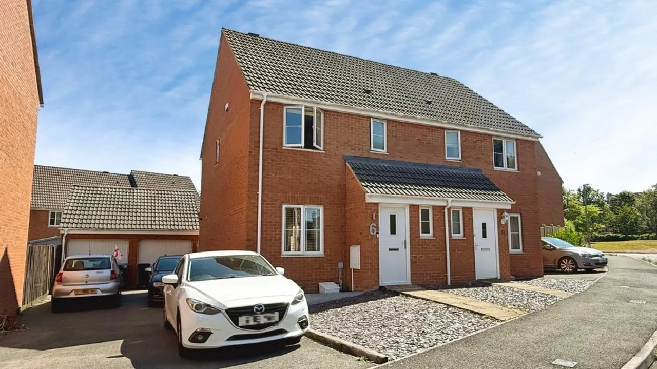 3 bed house for sale — Bashkir Road, Westbury
