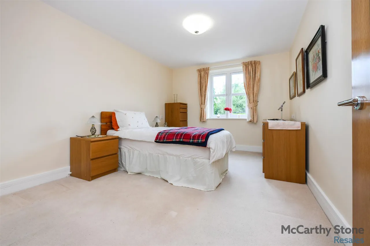 High Street, Epping, CM16, photo 6