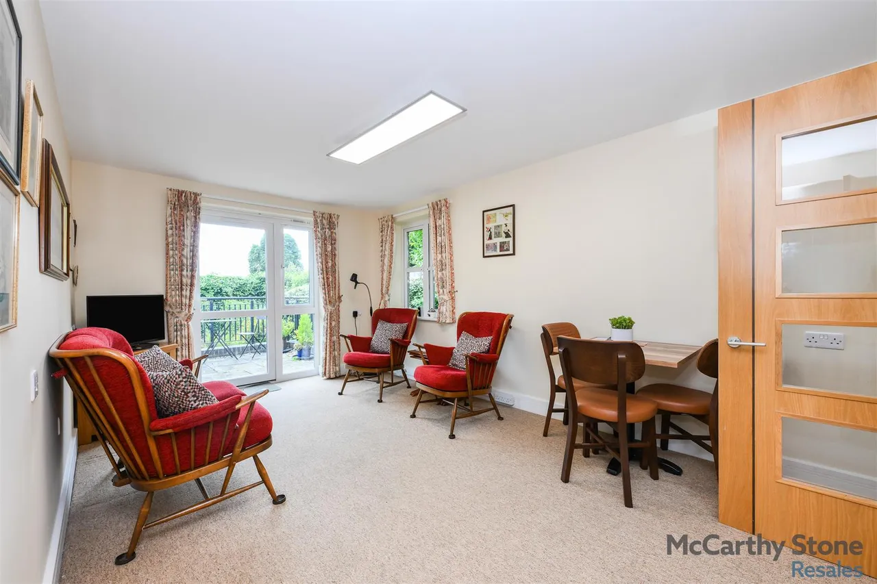 High Street, Epping, CM16, photo 3