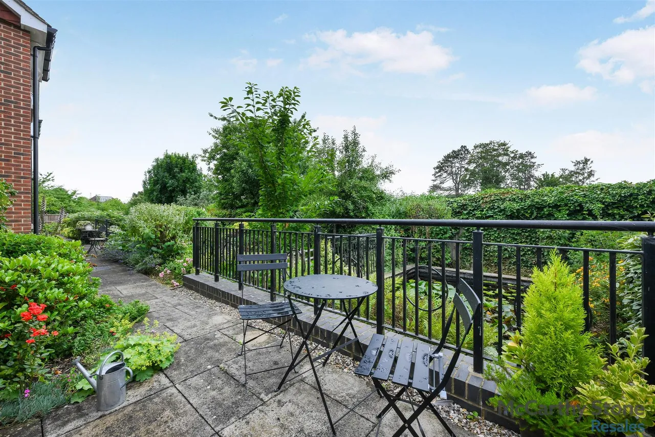 1 bed house for sale, High Street, Epping, CM16