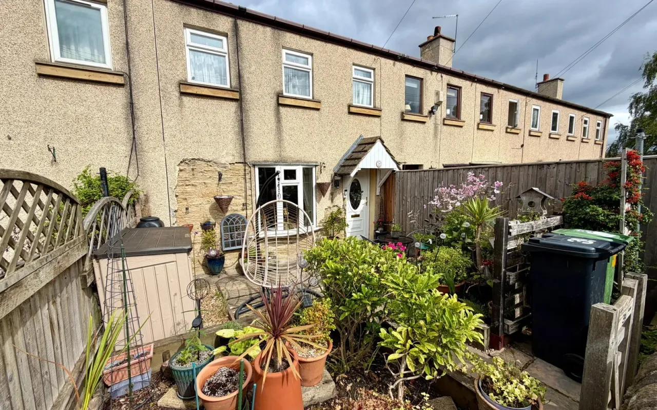 2 bed house for sale — Bilham Road, Clayton West