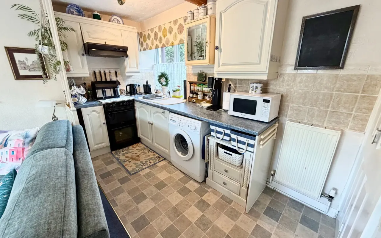 Bilham Road, Clayton West, photo 3