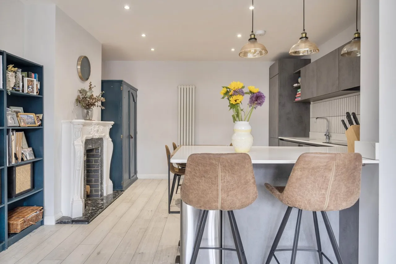 3 bed flat for sale — Lewis Road, DA14
