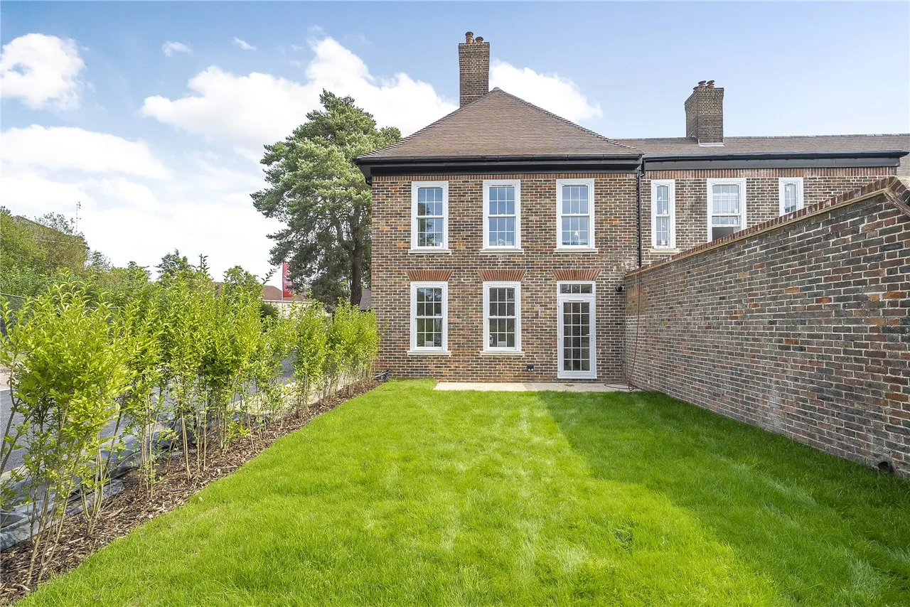 Newfoundland Road, Deepcut, Camberley, Surrey, GU16 6SR, photo 2