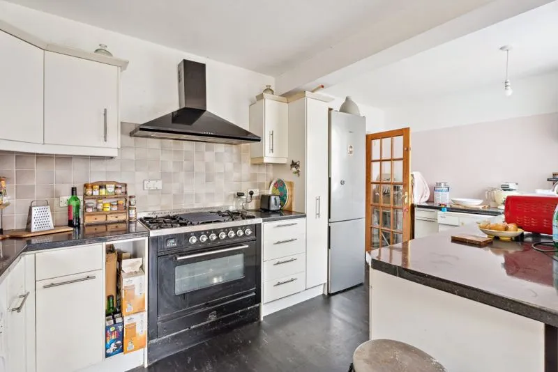 Chalklands, Bourne End SL8 5TH, photo 3