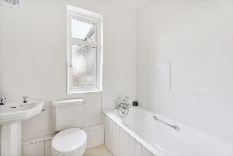 Chalklands, Bourne End SL8 5TH, photo 10