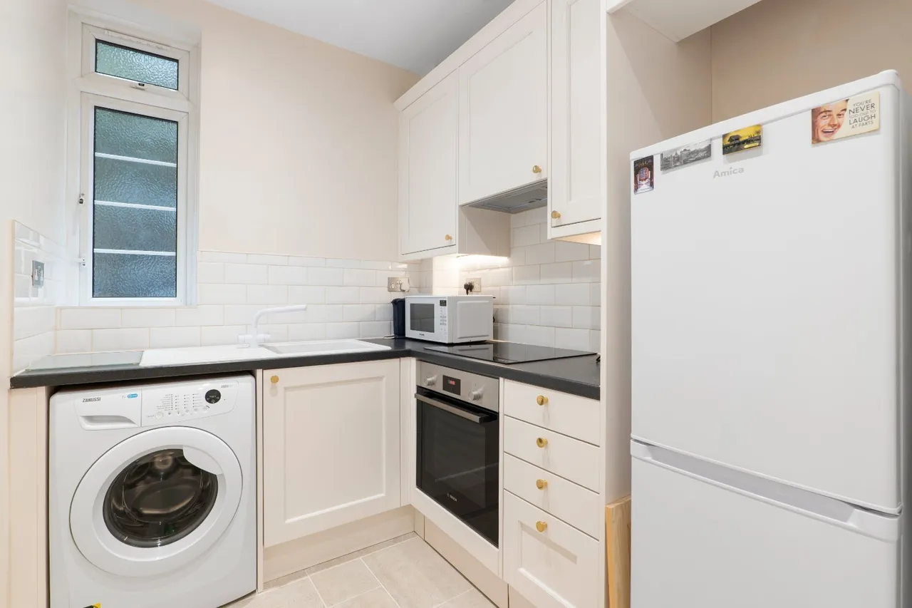 Pembroke Road, London, W8, photo 3