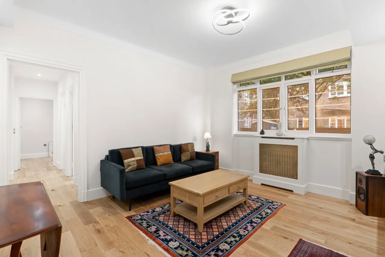 2 bed flat for sale, Pembroke Road, London, W8