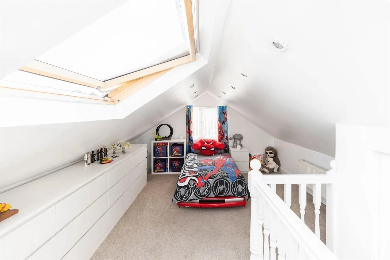 Calverley Lane, Bramley, Leeds, photo 12