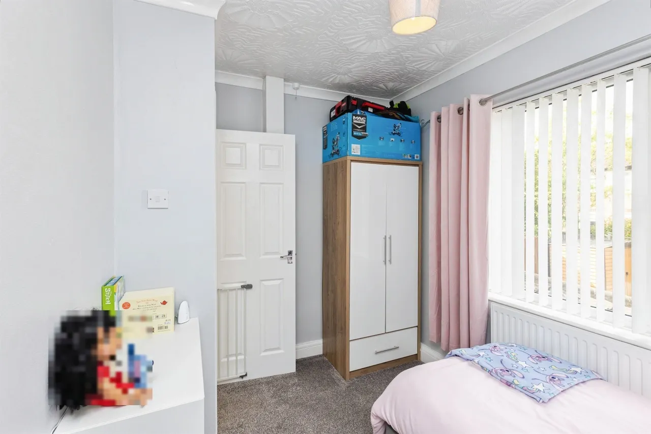 Calverley Lane, Bramley, Leeds, photo 11