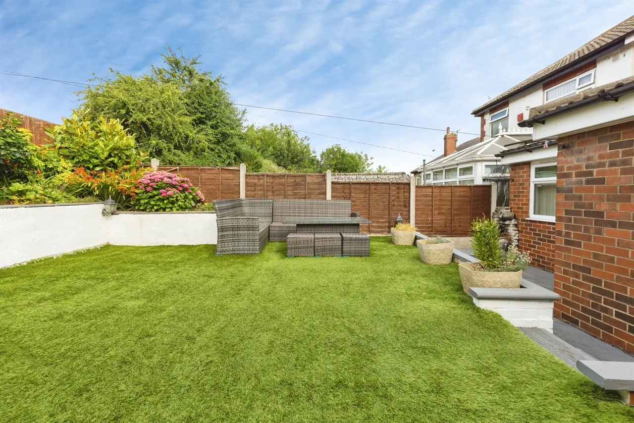 Calverley Lane, Bramley, Leeds, photo 9