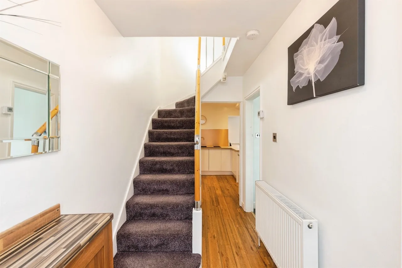 Calverley Lane, Bramley, Leeds, photo 7