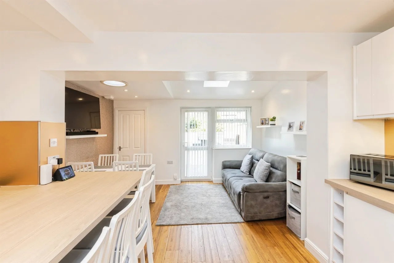 Calverley Lane, Bramley, Leeds, photo 6