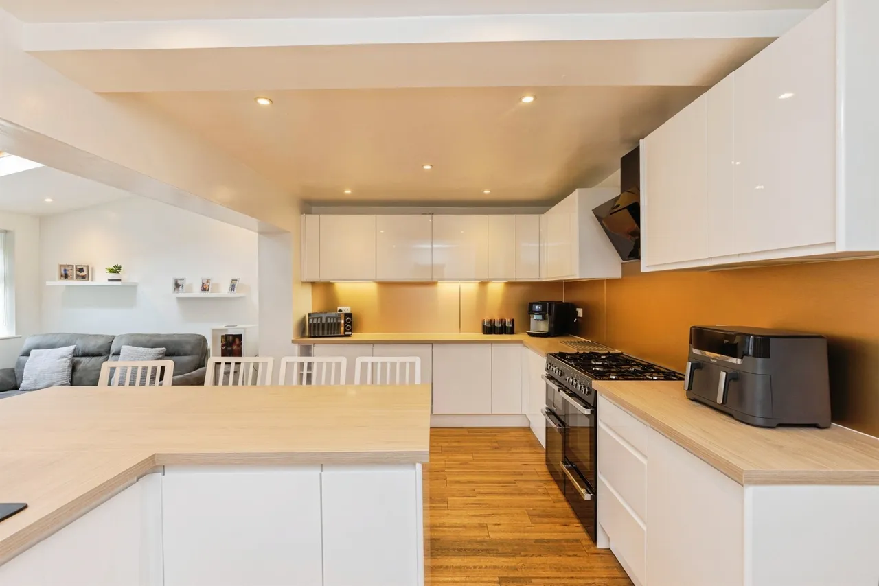 Calverley Lane, Bramley, Leeds, photo 5