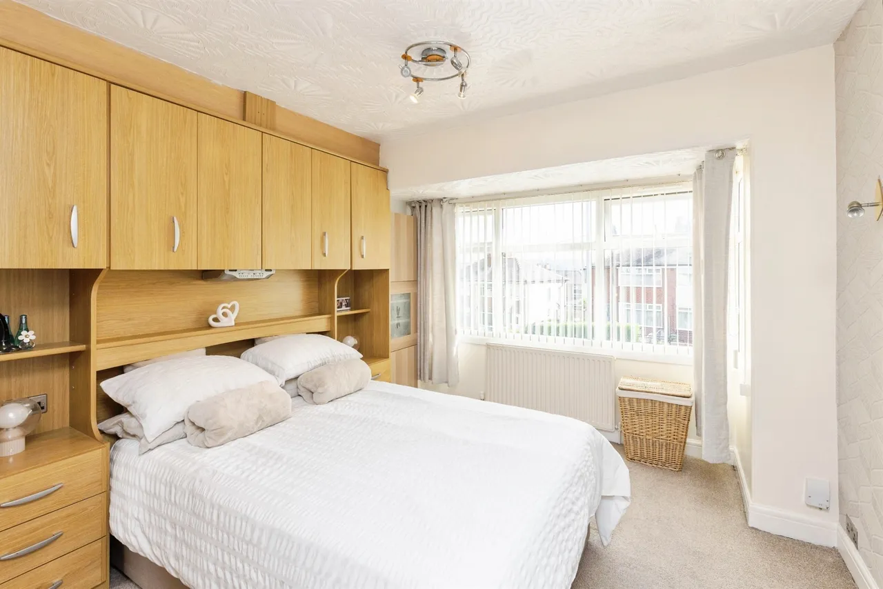 Calverley Lane, Bramley, Leeds, photo 10