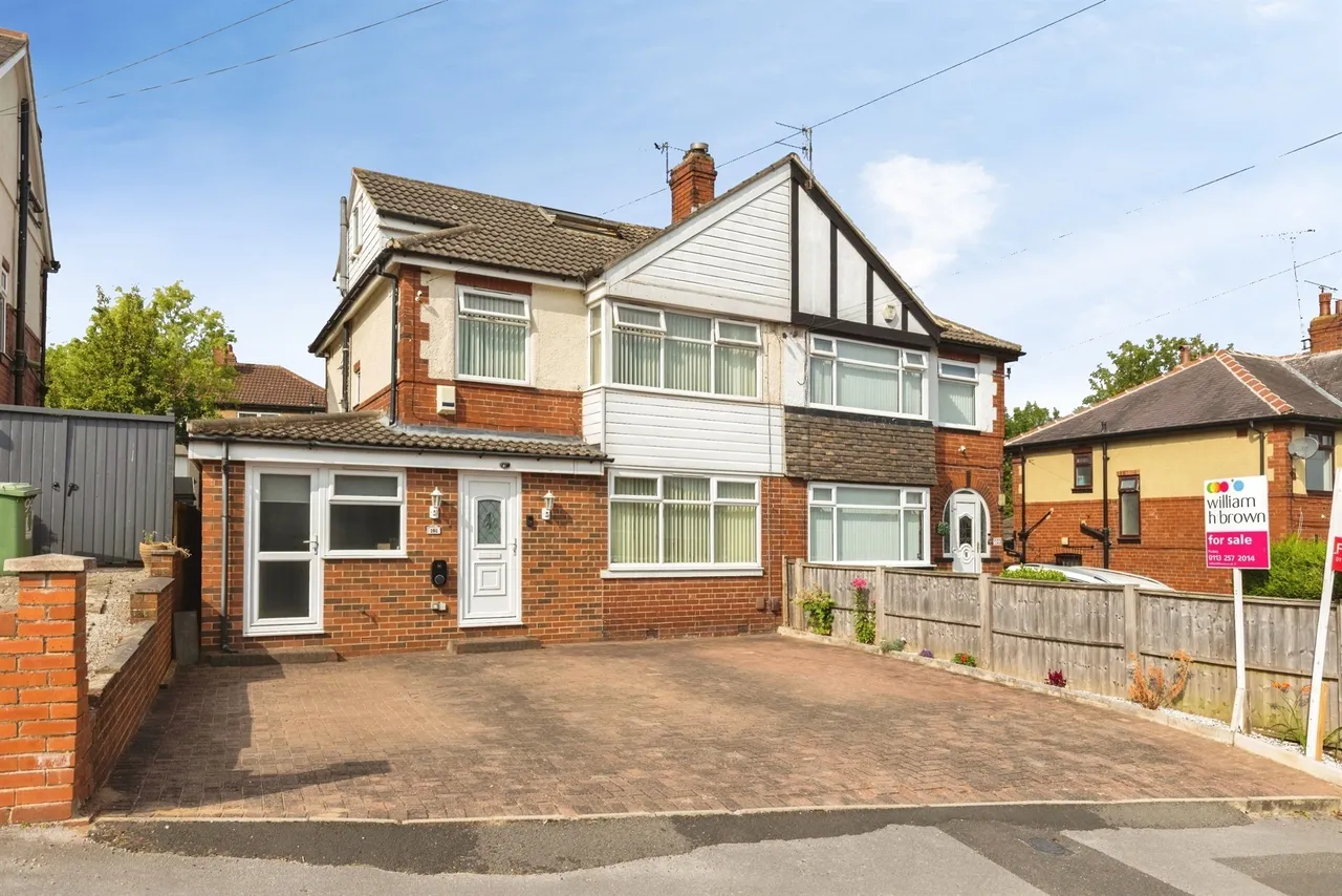 4 bed house for sale — Calverley Lane, Bramley, Leeds