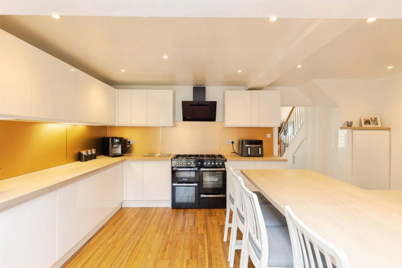 Calverley Lane, Bramley, Leeds, photo 4