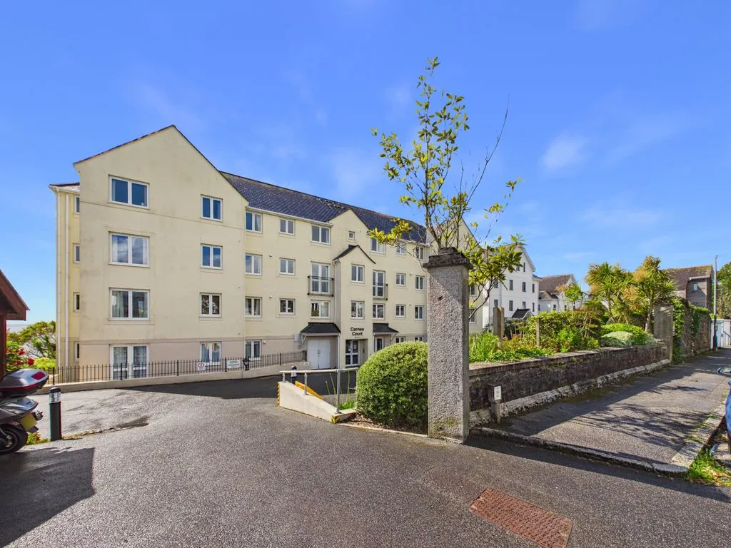 flat for sale — Emslie Road, Falmouth