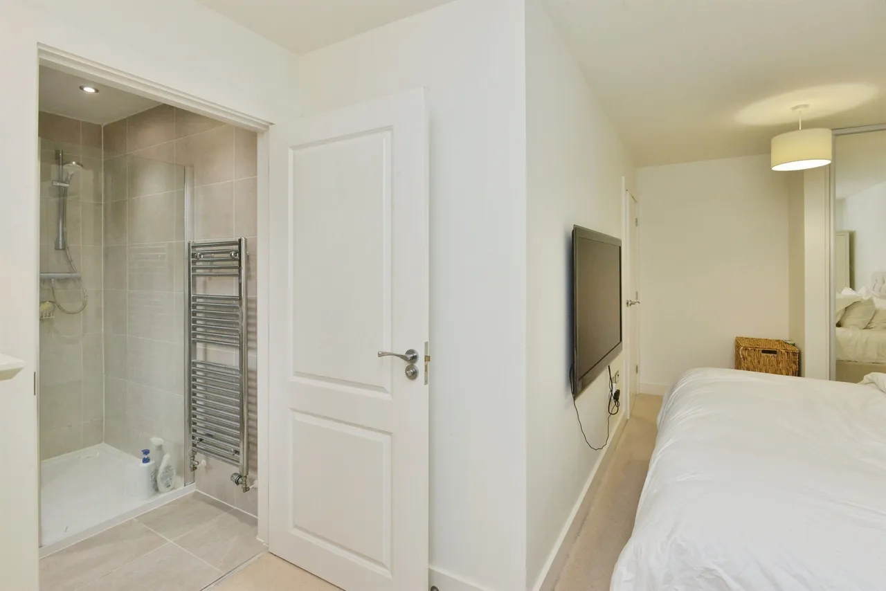 Devereux Court, Glebe Farm, MK17, photo 15