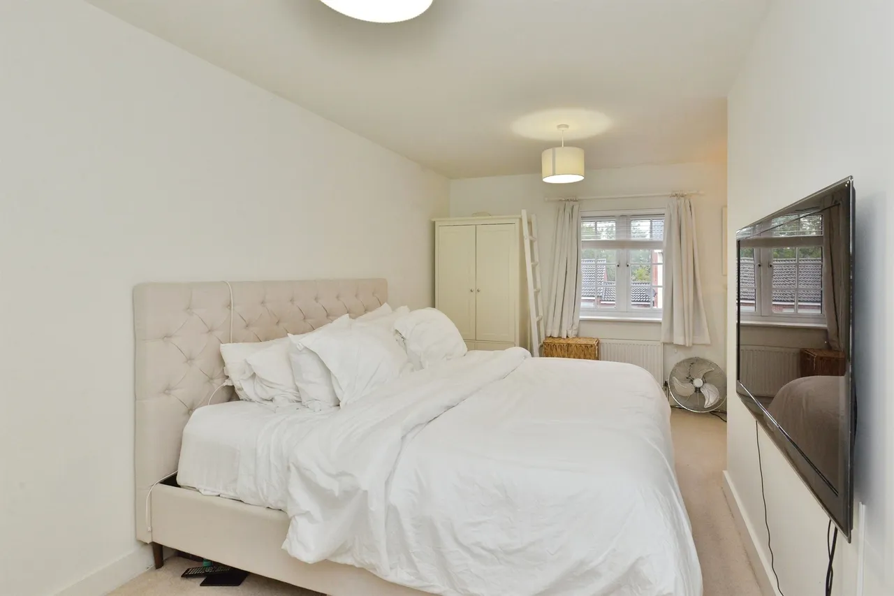 Devereux Court, Glebe Farm, MK17, photo 13