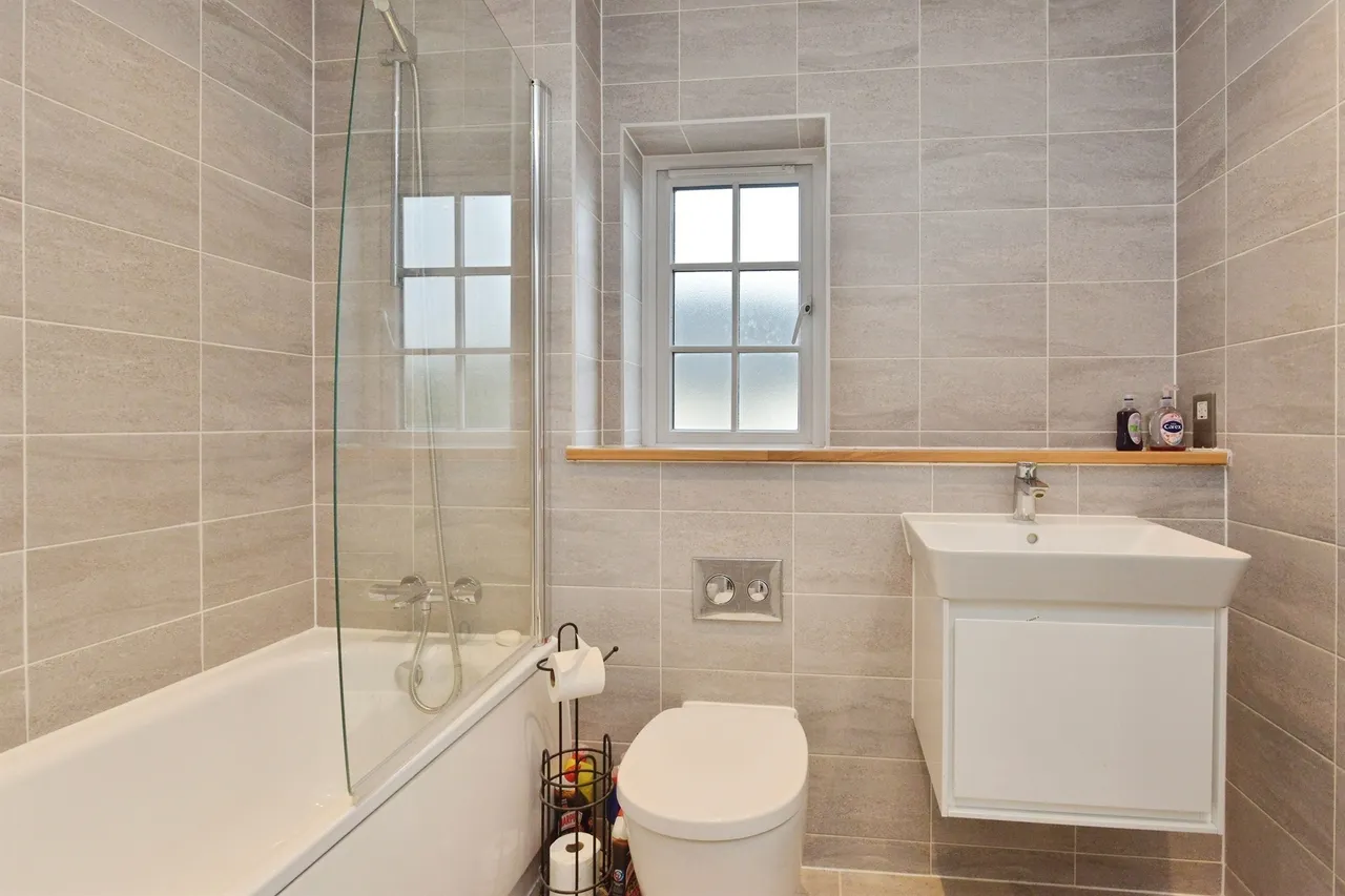 Devereux Court, Glebe Farm, MK17, photo 19