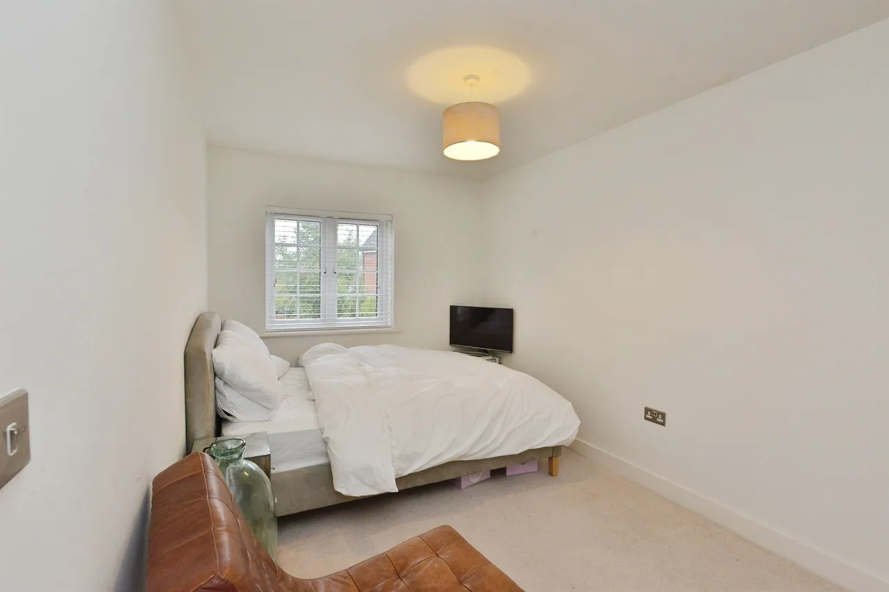 Devereux Court, Glebe Farm, MK17, photo 17