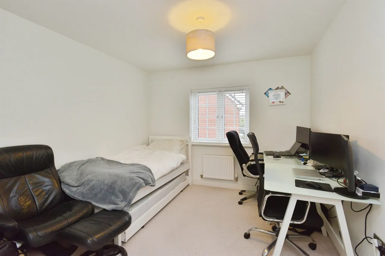 Devereux Court, Glebe Farm, MK17, photo 18