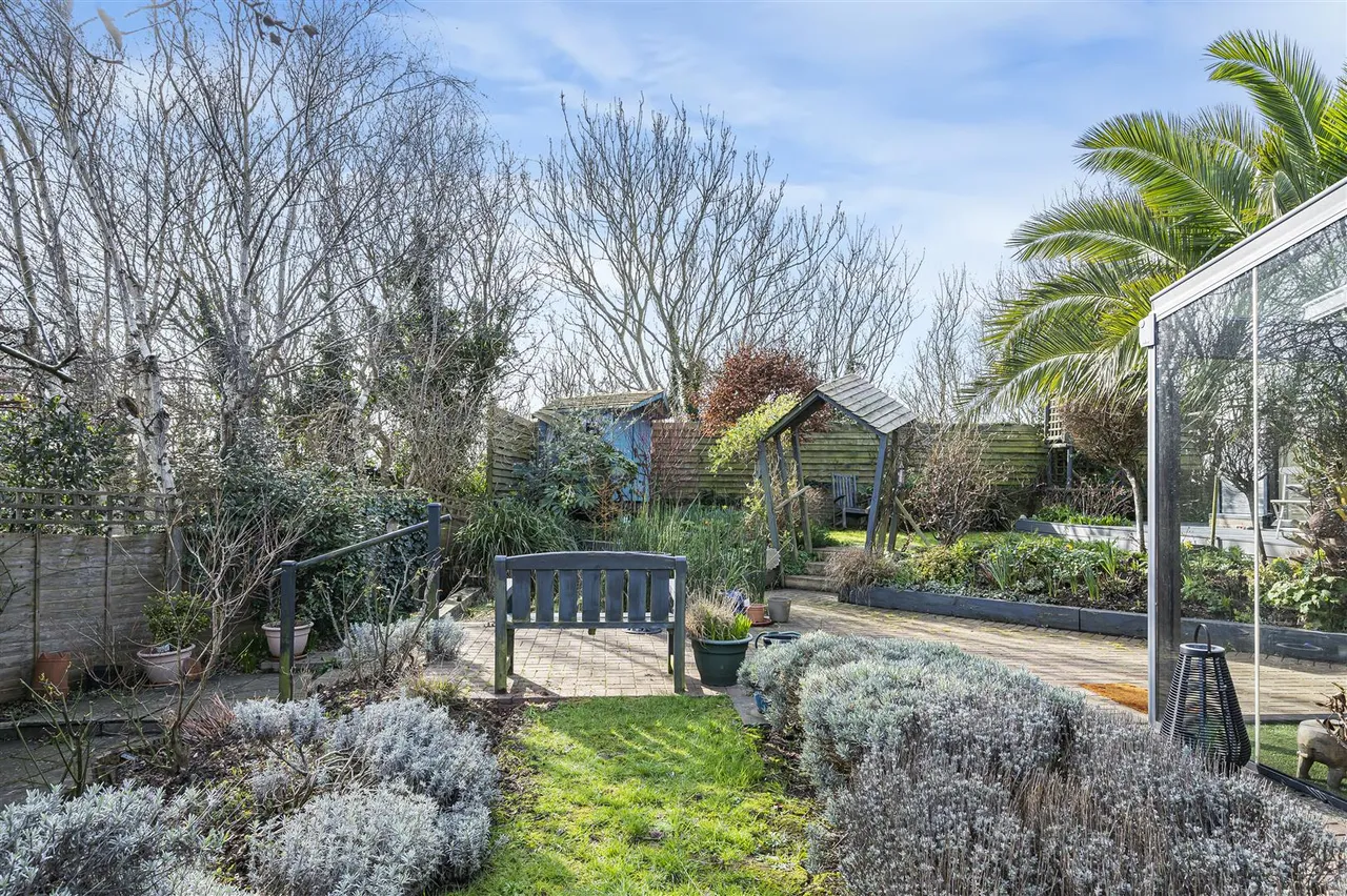 Barons Close, Seaford, photo 19