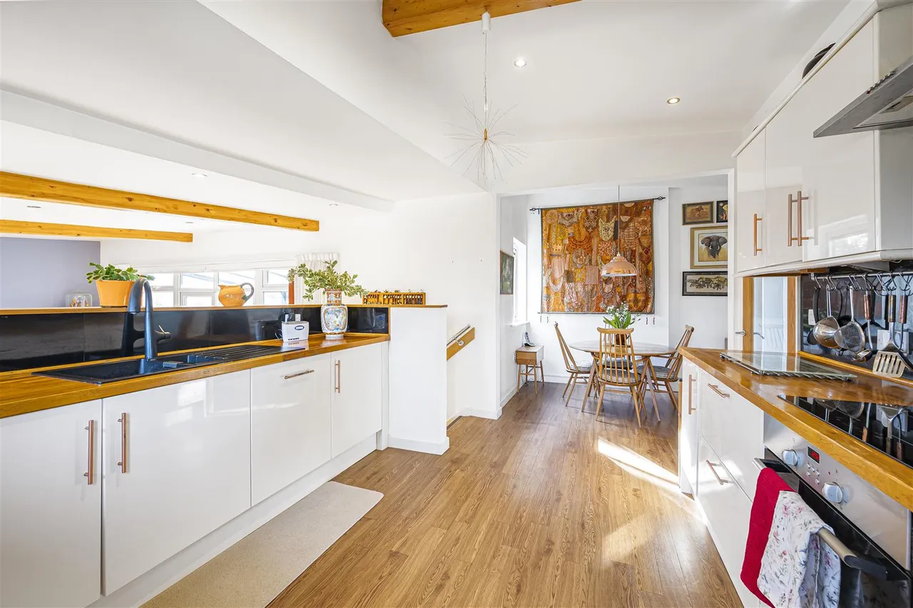 Barons Close, Seaford, photo 33