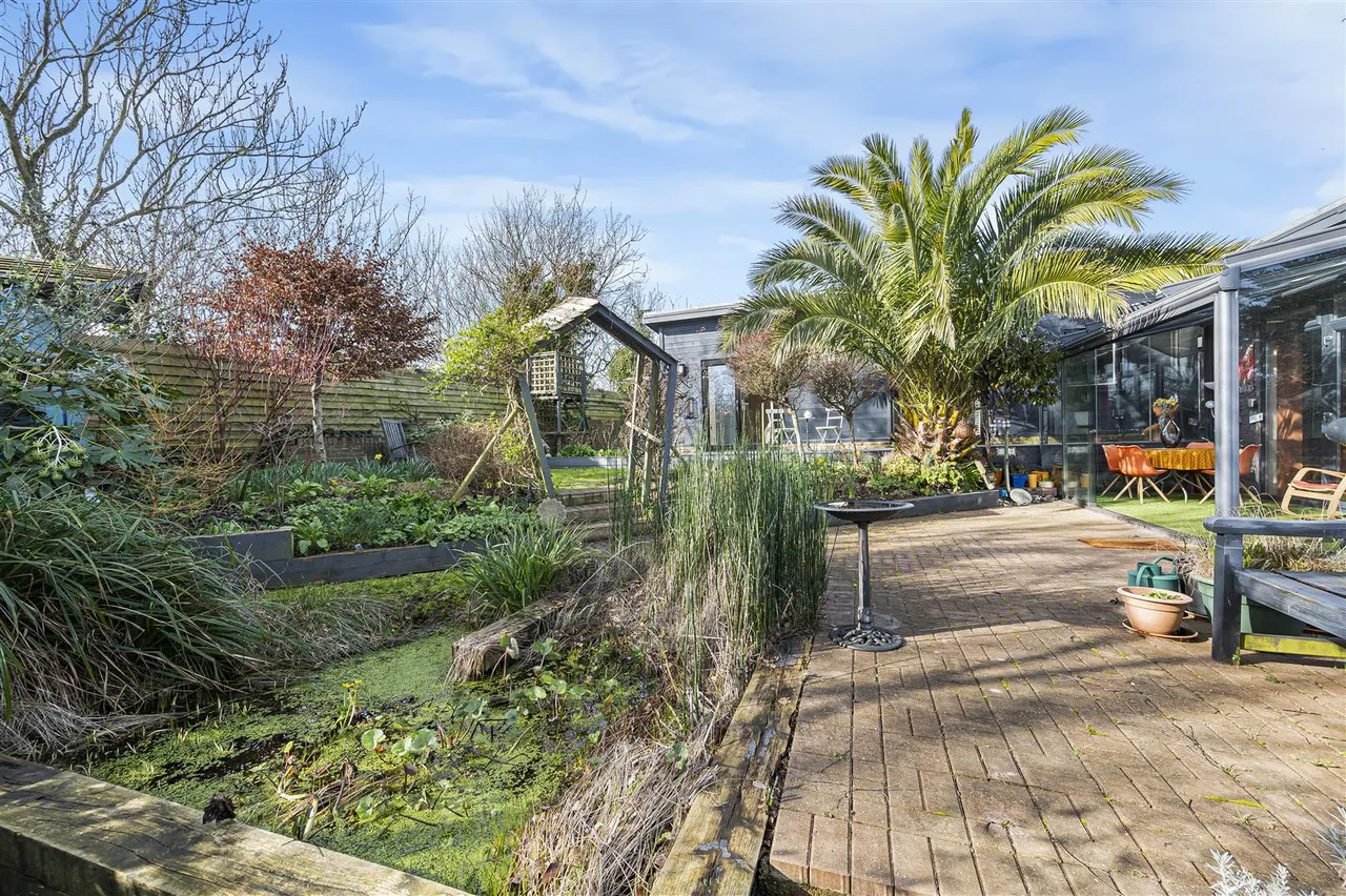 Barons Close, Seaford, photo 40
