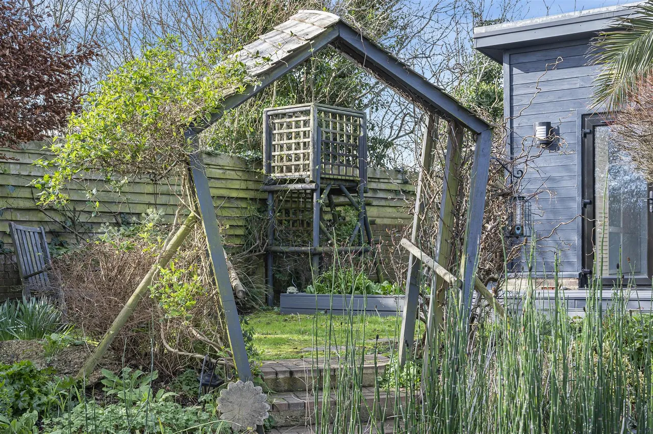 Barons Close, Seaford, photo 23