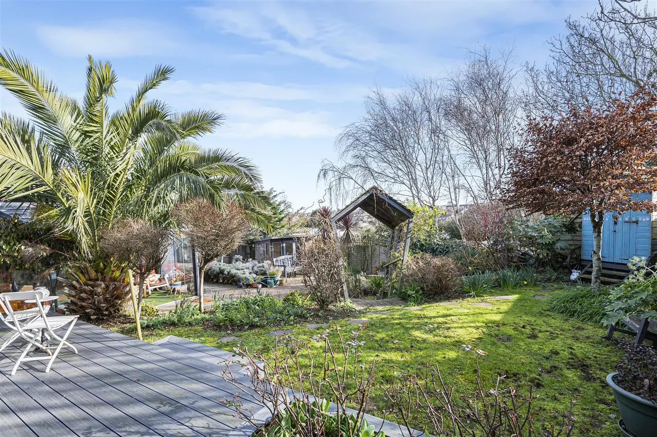 Barons Close, Seaford, photo 43