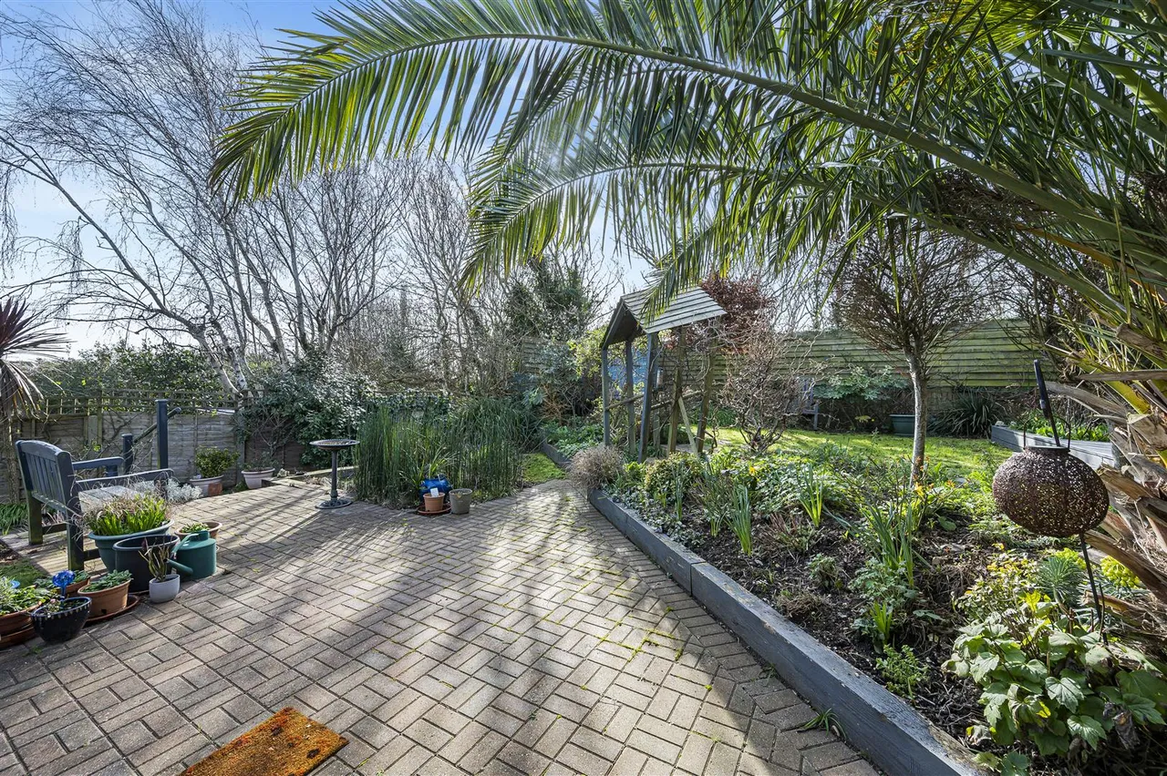 Barons Close, Seaford, photo 38