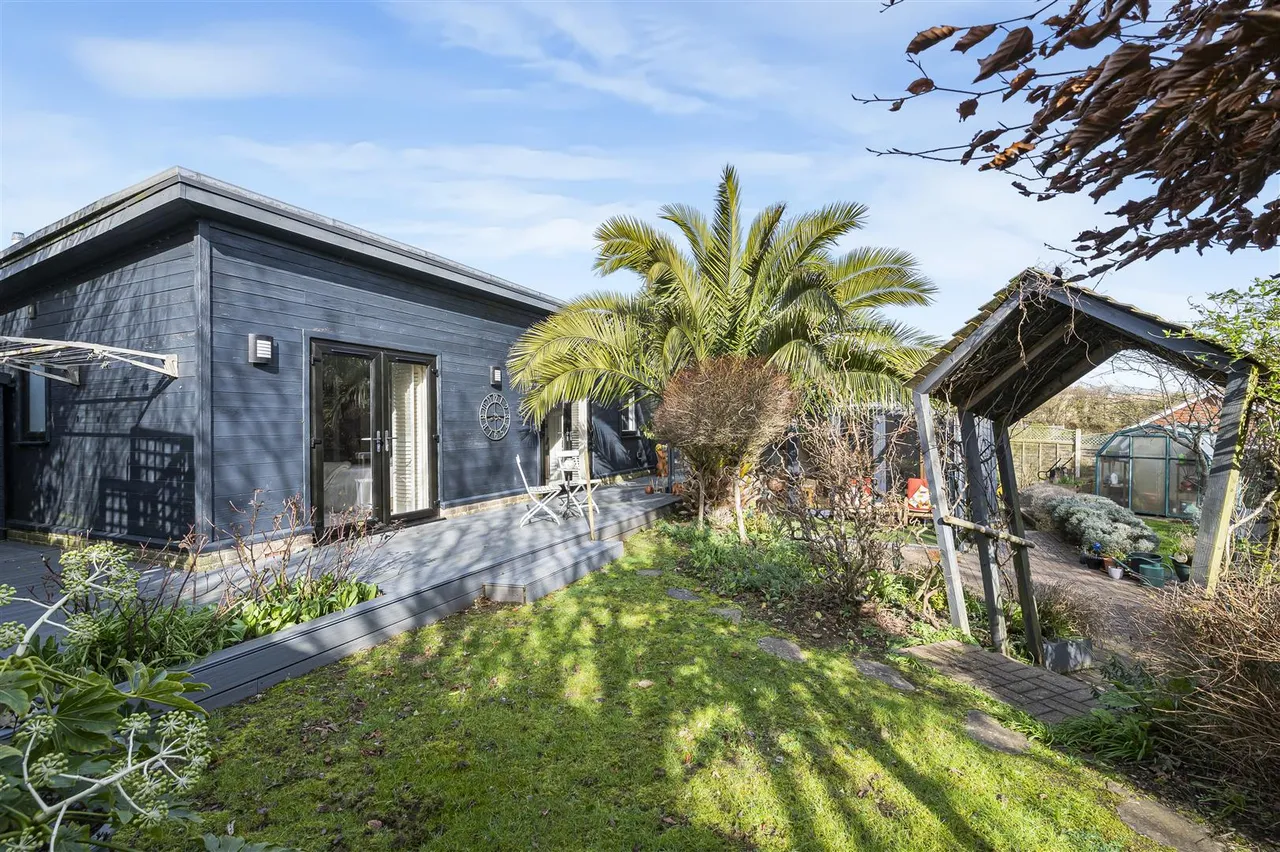 Barons Close, Seaford, photo 18