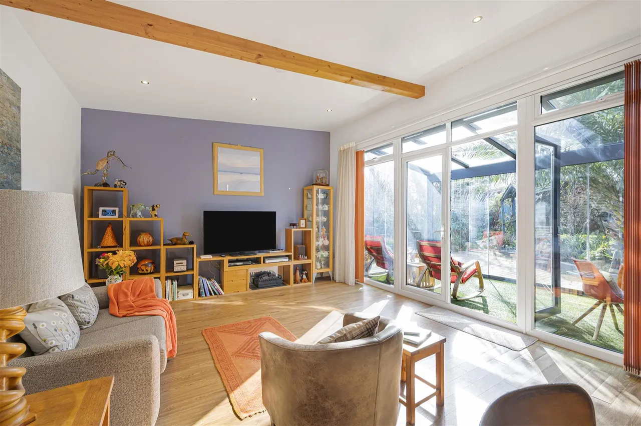 Barons Close, Seaford, photo 36