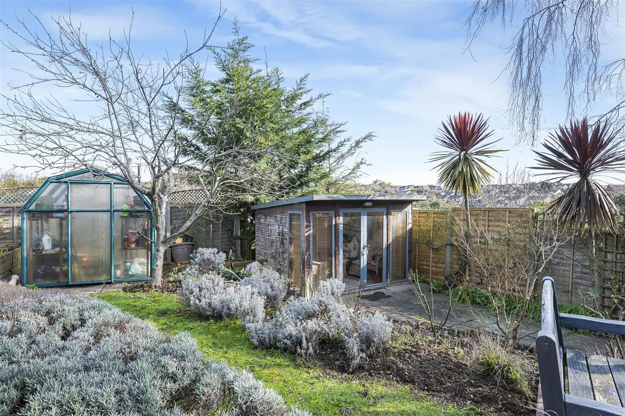 Barons Close, Seaford, photo 39