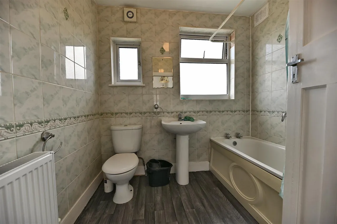 Sydney Road, Barkingside, Essex, Ilford, IG62ED, photo 12