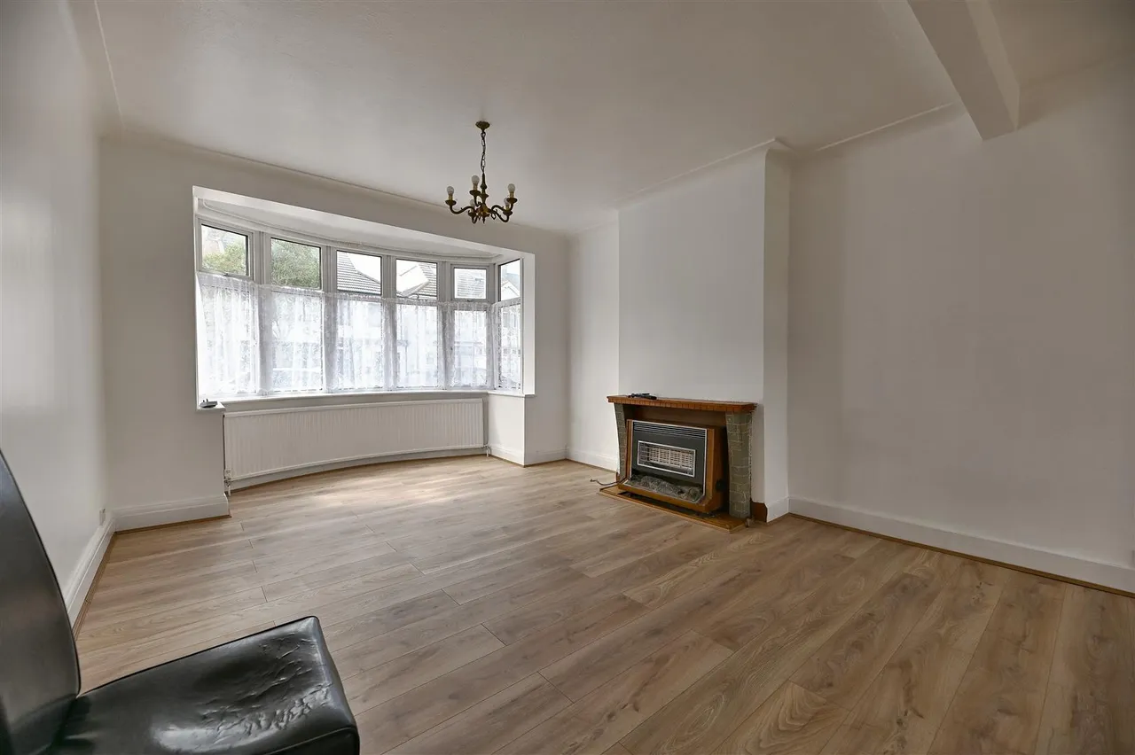 Sydney Road, Barkingside, Essex, Ilford, IG62ED, photo 4